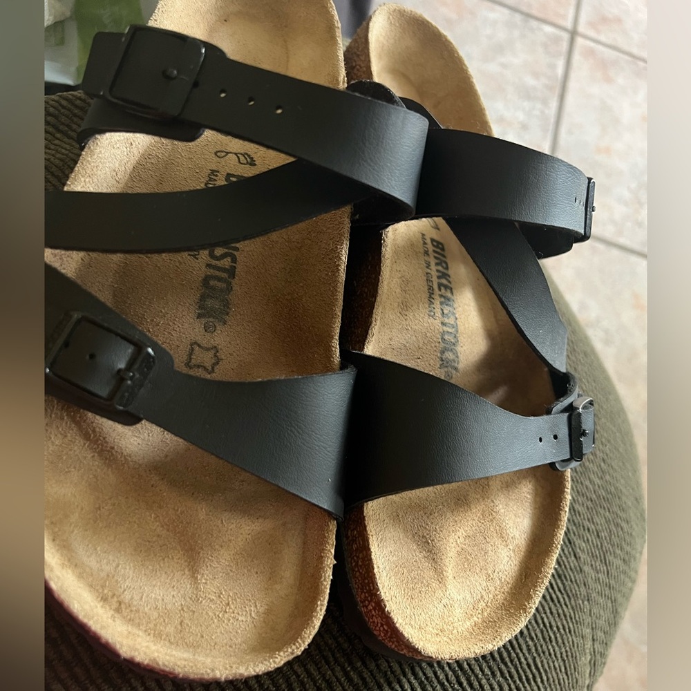 Birkenstock Black Leather Strappy Sandals size 10.